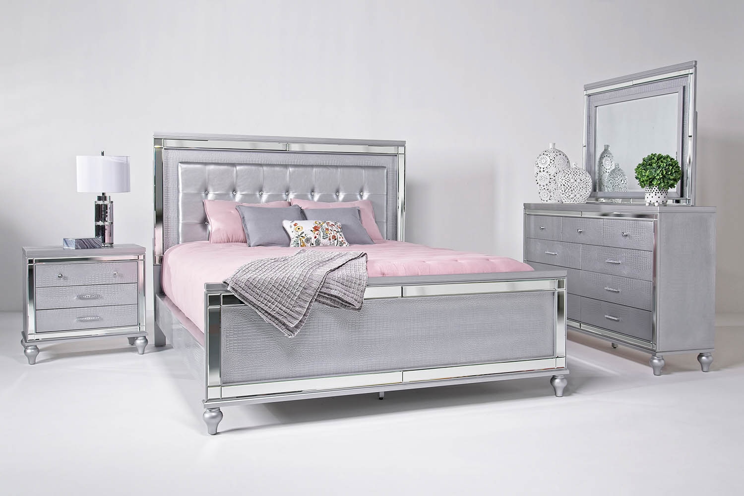 Valentino Panel Bed, Dresser, Mirror & Nightstand in Silver, Full