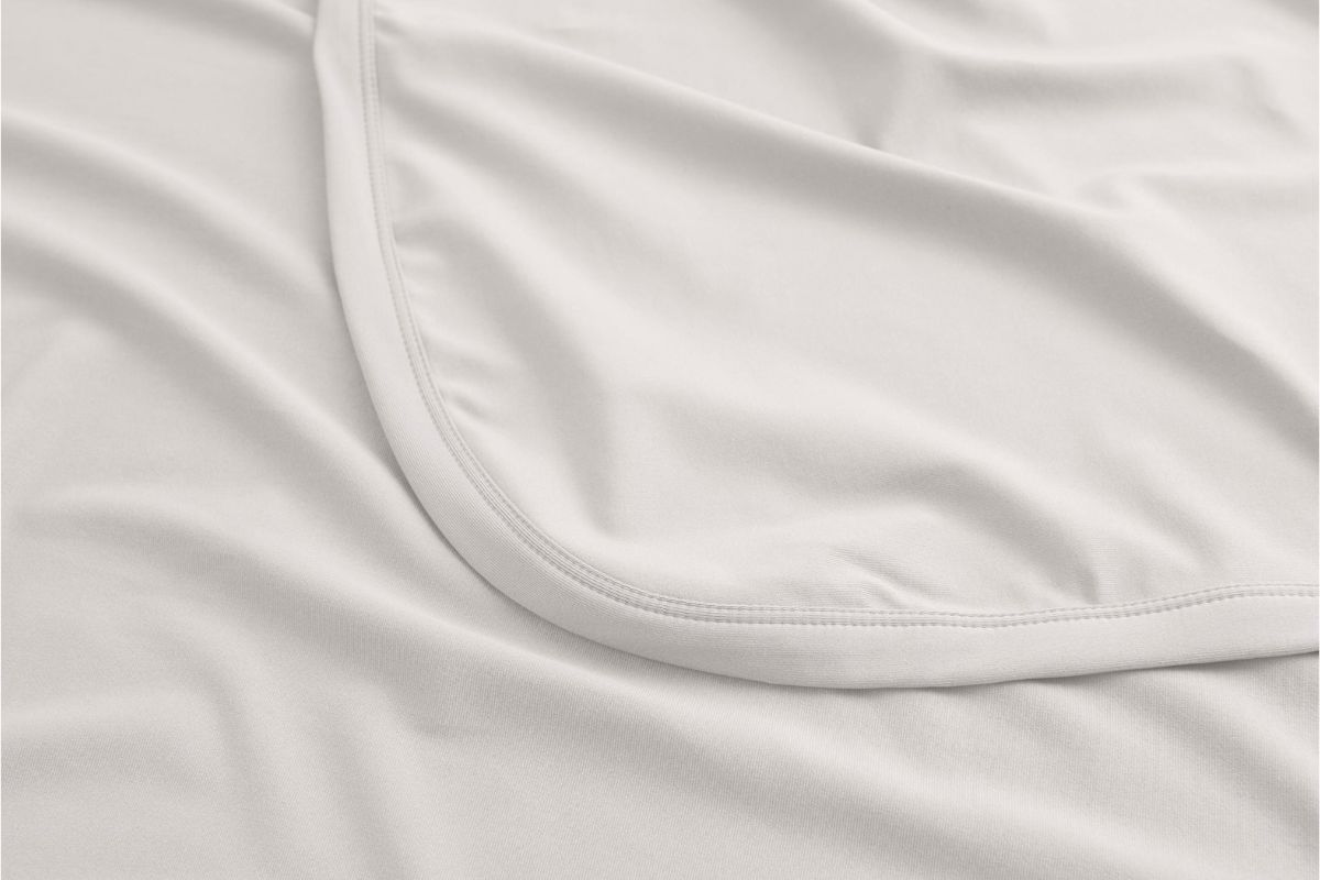 https://images.morfurniture.com/media/catalog/product/canto/TempurPedic_ProPerformance_White_2.jpg